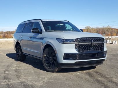 New 2025 Lincoln Navigator Reserve w/ Jet Appearance Package
