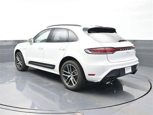 Used 2024 Porsche Macan image 3