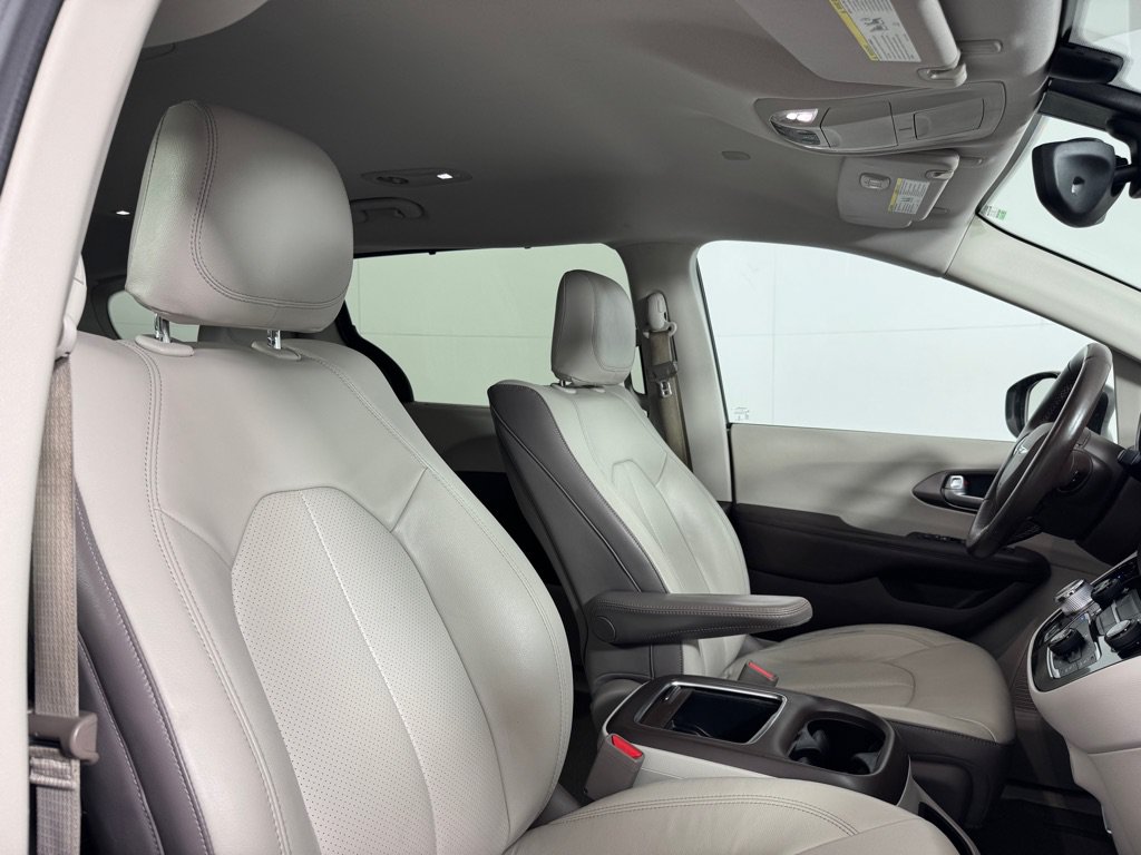 Used 2017 Chrysler Pacifica Touring-L Plus w/ Tire & Wheel Group FWD image 29