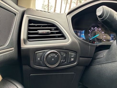 Used 2022 Ford Edge SEL w/ Convenience Package image 26