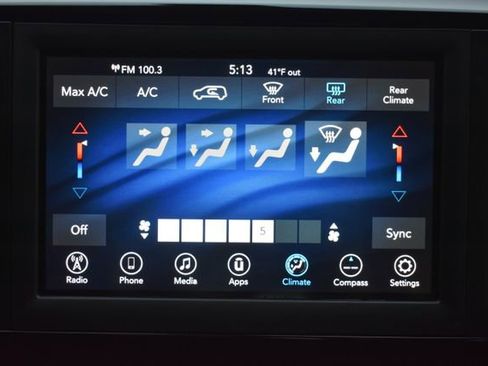 Used 2020 Chrysler Voyager L image 23