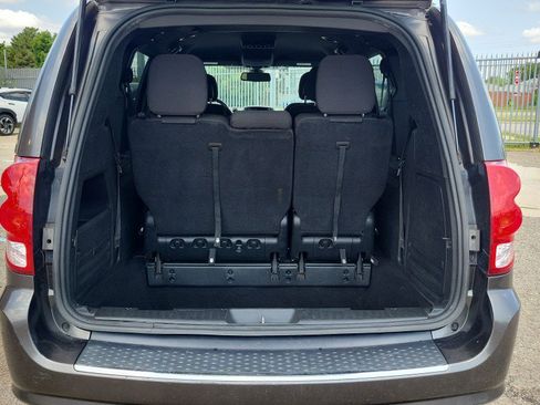 Used 2019 Dodge Grand Caravan SE FWD image 10
