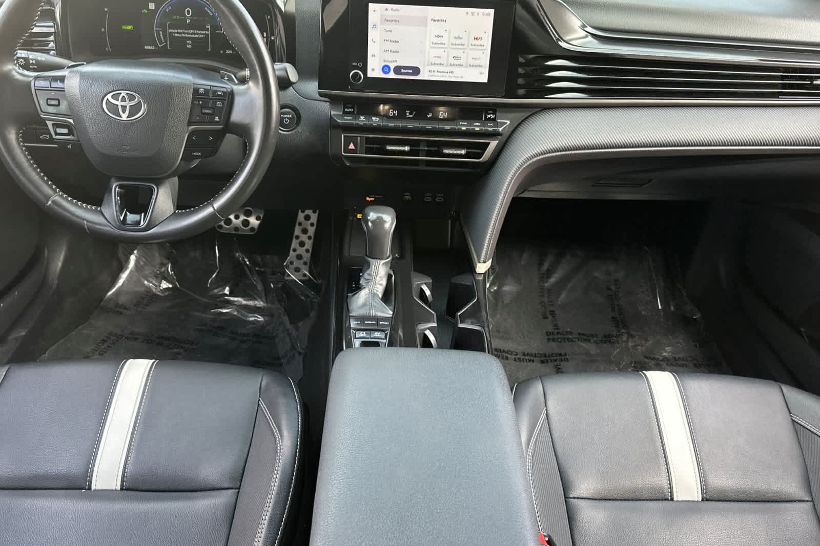 Used 2025 Toyota Camry SE FWD image 3