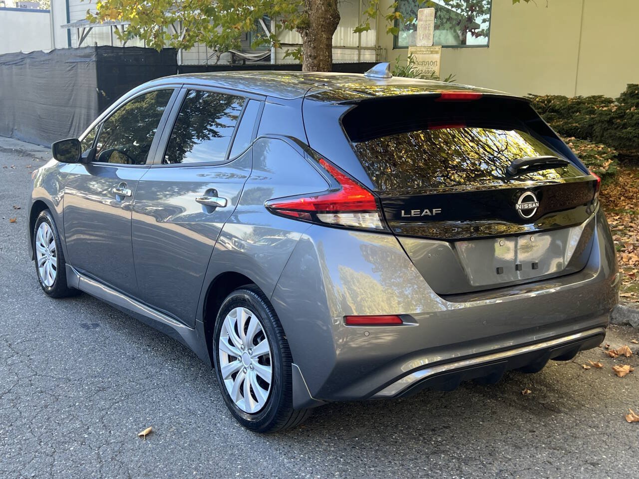 Used 2023 Nissan Leaf S FWD image 3