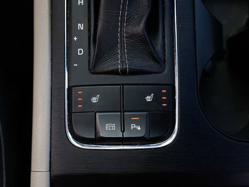 Used 2017 Kia Sedona LX w/ LX Essentials Premium Package image 39