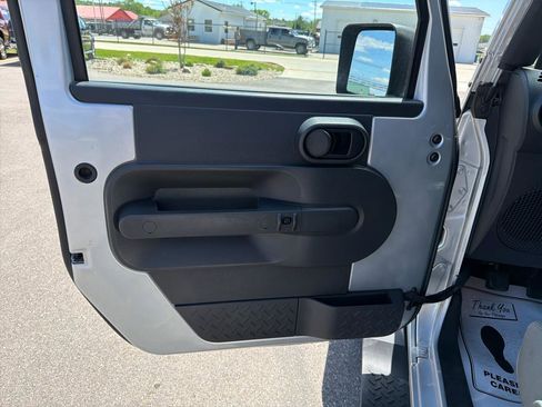 Used 2007 Jeep Wrangler Sahara w/ PWR Convenience Group AWD/4WD image 8