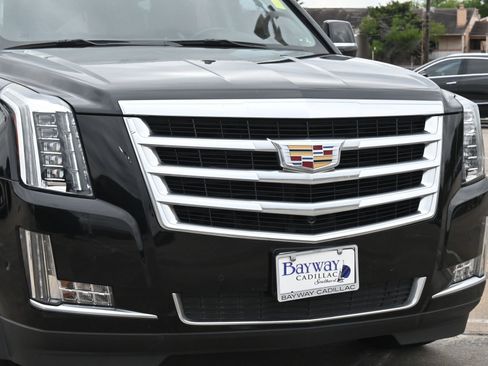 Used 2020 Cadillac Escalade Luxury AWD/4WD image 28