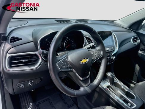 Used 2018 Chevrolet Equinox LT w/ Sun & Infotainment Package FWD image 11