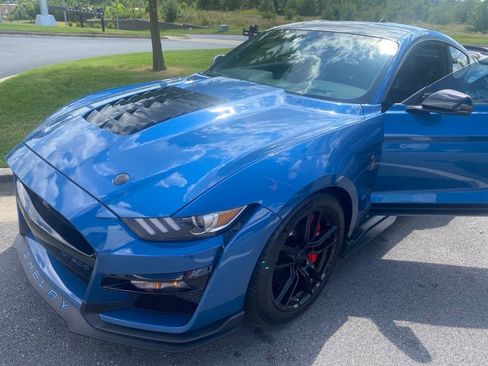 Used 2021 Ford Mustang Shelby GT500 w/ Technology Package RWD image 17