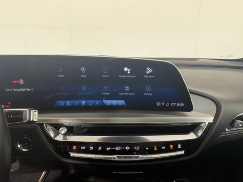 Used 2023 Cadillac Lyriq AWD image 19