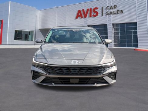 Used 2025 Hyundai Elantra Limited FWD image 2