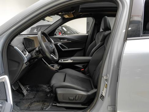 Used 2025 BMW X2 xDrive28i AWD/4WD image 4