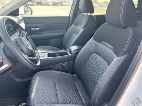 Used 2025 Nissan Kicks SV FWD image 14