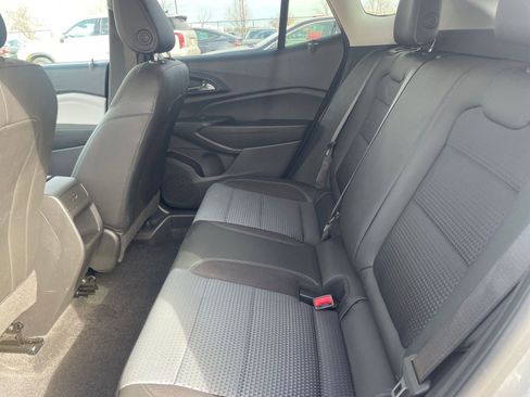 Used 2025 Chevrolet Trax LT w/ LT Convenience Package image 23