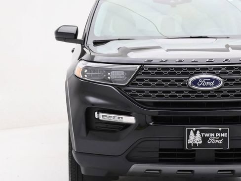 Used 2022 Ford Explorer XLT w/ Equipment Group 202A image 4