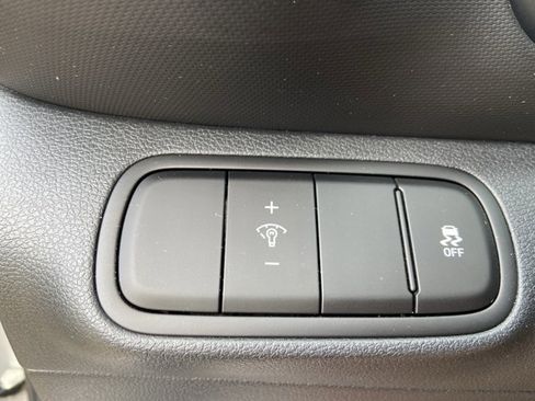 Used 2025 Hyundai Venue SEL FWD image 47