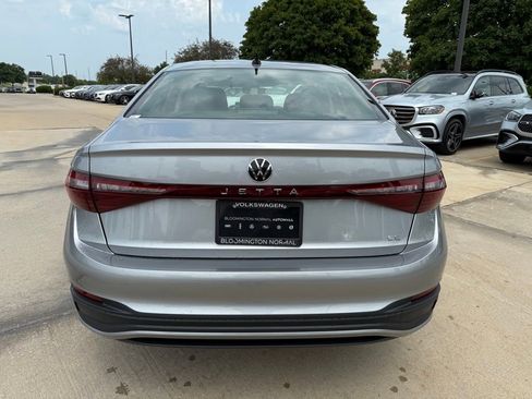 New 2025 Volkswagen Jetta SE image 5