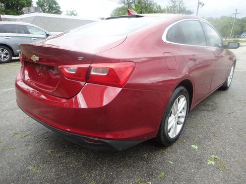 Used 2017 Chevrolet Malibu LT w/ LPO, Convenience Package 2 FWD image 4