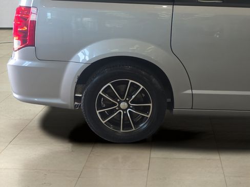 Used 2018 Dodge Grand Caravan GT FWD image 29