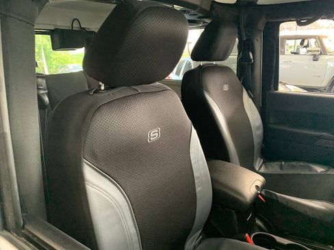 Used 2013 Jeep Wrangler Sport AWD/4WD image 11