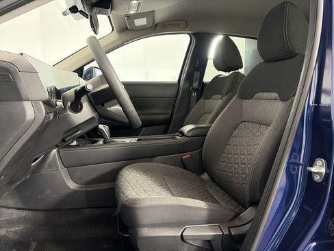 Used 2025 Nissan Kicks SV AWD/4WD image 6