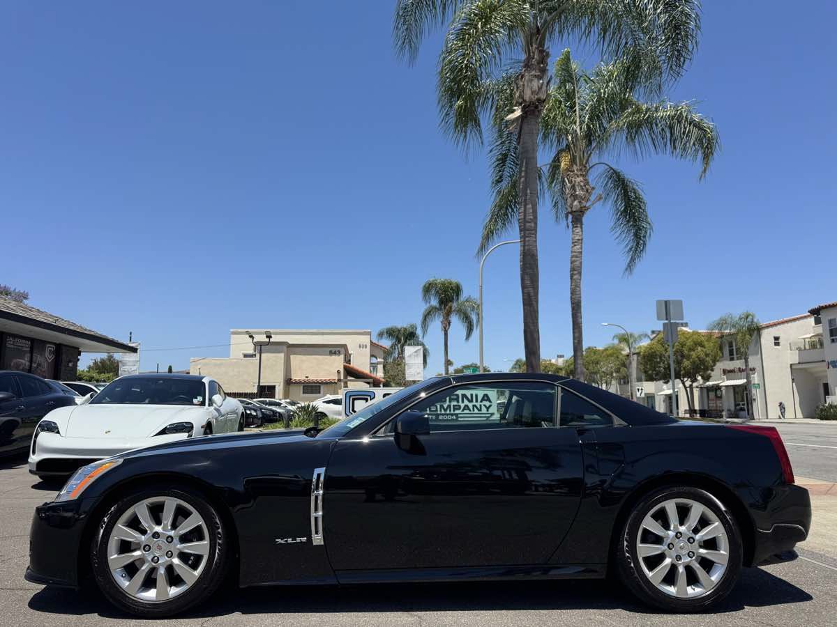 Used 2009 Cadillac XLR RWD image 3