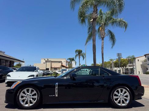 Used 2009 Cadillac XLR RWD image 3
