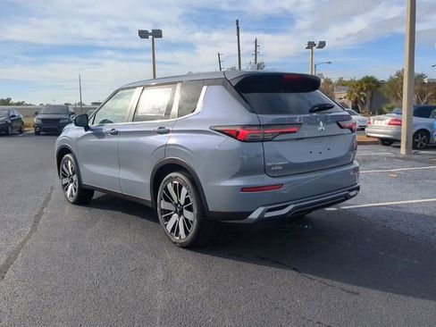New 2026 Mitsubishi Outlander SE image 8