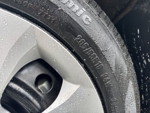 Used 2025 Toyota Corolla LE FWD image 28