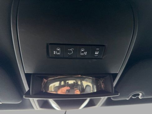 Used 2018 Dodge Grand Caravan SXT w/ Blacktop Package image 45