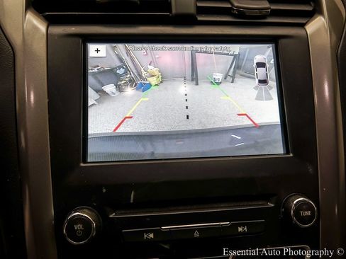 Certified 2018 Ford Fusion SE w/ Fusion SE Technology Package FWD image 15