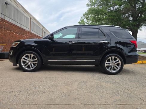 Used 2017 Ford Explorer Limited w/ Equipment Group 301A AWD/4WD image 4