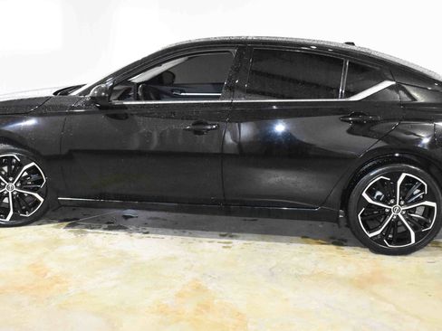 Used 2023 Nissan Altima 2.5 SR w/ SR Premium Package image 6