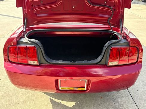 Used 2007 Ford Mustang Premium image 28