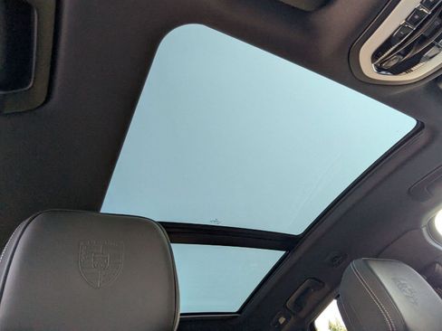Certified 2026 Porsche Macan Turbo AWD/4WD image 27