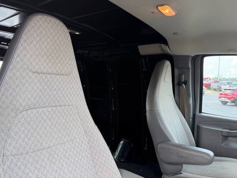 Used 2017 Chevrolet Express 2500 RWD image 36