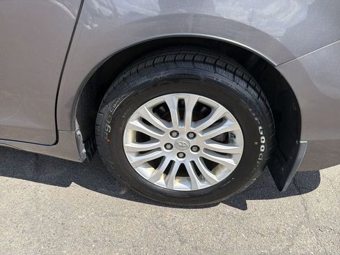 Used 2015 Toyota Sienna XLE Premium FWD image 30