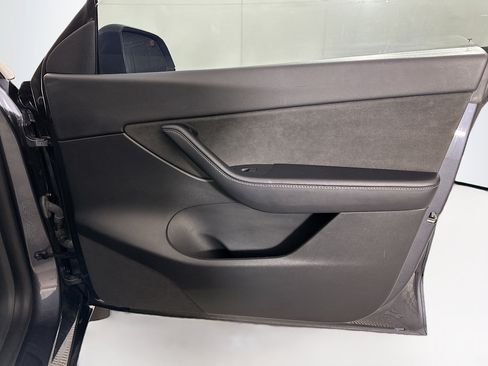 Used 2022 Tesla Model Y Performance AWD/4WD image 31