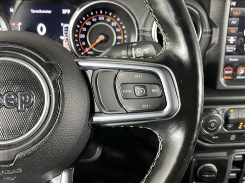 Used 2020 Jeep Gladiator Overland image 17