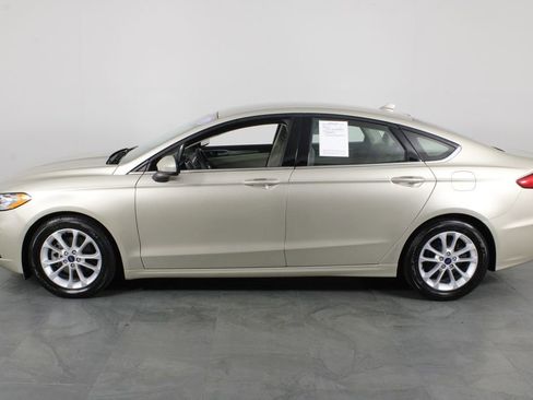 Used 2019 Ford Fusion SE image 10