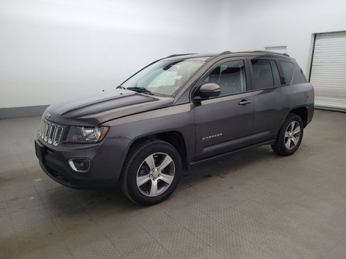Used 2017 Jeep Compass High Altitude image 2