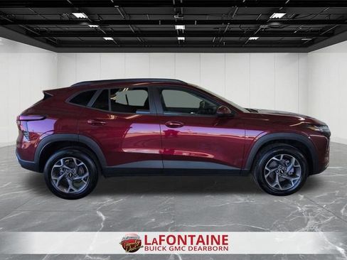 Used 2025 Chevrolet Trax LT w/ LT Convenience Package FWD image 6