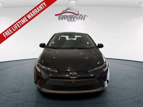 Used 2023 Toyota Corolla LE FWD image 3