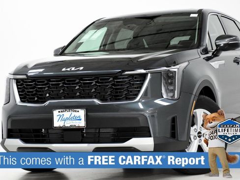 Certified 2024 Kia Sorento LX image 2