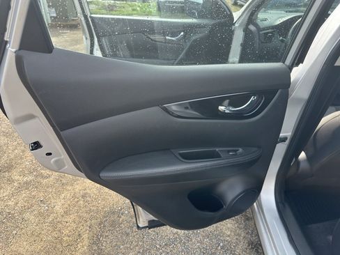 Used 2017 Nissan Rogue Sport SV AWD/4WD image 14