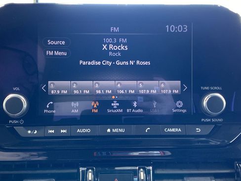 Used 2025 Nissan Pathfinder SV image 16