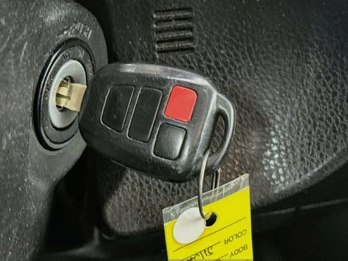 Used 2015 Toyota Corolla LE FWD image 19
