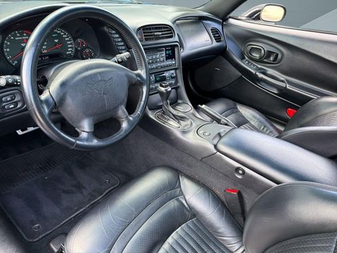 Used 2001 Chevrolet Corvette Coupe w/ Preferred Equipment Group2 image 4