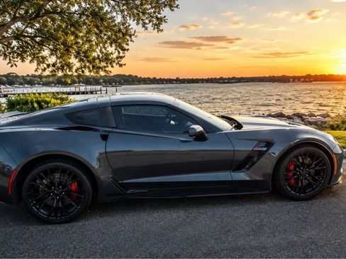 Used 2019 Chevrolet Corvette Z06 RWD image 2