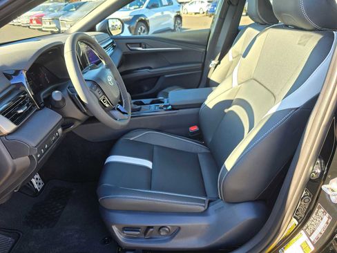 Used 2025 Toyota Camry SE image 23